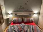 Schlafzimmer mit Doppelbett - Ferienhaus Seebär - Top-Hundeurlaub