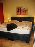 Schlafzimmer mit Doppelbett - Ferienhaus Seeblick - Top-Hundeurlaub