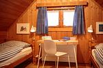 Schlafzimmer mit zwei Einzelbetten - Ferienhaus Seepferdchen - Top-Hundeurlaub