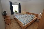 Schlafzimmer mit Doppelbett - Ferienhaus Strandmuschel - Top-Hundeurlaub