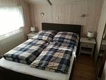 Schlafzimmer mit Doppelbett - Ferienhaus Südsee 26 - Top-Hundeurlaub