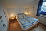 Schlafzimmer mit Doppelbett - Ferienhaus Trio - Top-Hundeurlaub