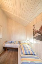 Schlafzimmer mit zwei Einzelbetten - Ferienhaus Wyk auf Föhr - Top-Hundeurlaub