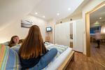 Schlafzimmer mit Doppelbett - Ferienwohnung Kiebitz IV - Top-Hundeurlaub