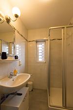 Badezimmer - Ferienwohnung Dat Ferienhus Norddeich Whg. 4 - Top-Hundeurlaub