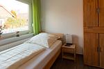 Schlafzimmer - Ferienwohnung Dat Ferienhus Norddeich Whg. 8 - Top-Hundeurlaub