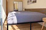Blick ins Schlafzimmer - Wohnung 04 - Achterwind - Top-Hundeurlaub