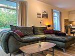 Wohnzimmer mit Sofaecke - Wohnung 04 - Achterwind - Top-Hundeurlaub