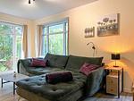 Wohnzimmer mit Blick zur Sofaecke - Wohnung 04 - Achterwind - Top-Hundeurlaub