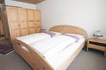 Schlafzimmer mit Doppelbett - Apartment Kaiser - Top-Hundeurlaub