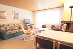 Wohnzimmer mit Esstisch - Apartment Kaiser - Top-Hundeurlaub