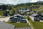 Hausansicht im Sommer - Apartment Kaiser - Top-Hundeurlaub