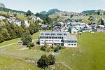 Die Wohnung befindet sich in Dorfnähe - Apartment Schwendihaus - Top-Hundeurlaub