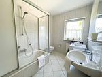 Cuxland-Fewo-Service - Residenz Grantz - Wohnung 1  - Badezimmer - Residenz Grantz Wohnung 1 - Top-Hundeurlaub