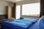 Cuxland-Fewo-Service - Haus Atlantic  - Wohnung 607 B  - Wohn - Schlafzimmer - Haus Atlantic Wohnung 607 B - Top-Hundeurlaub