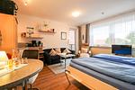 Cuxland-Fewo-Service-Haus Elbe-Wohnung 11-Wohn/Schlafraum - Haus Elbe Wohnung 11 - Top-Hundeurlaub