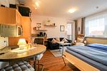 Cuxland-Fewo-Service-Haus Elbe-Wohnung 11-Wohn/Schlafraum - Haus Elbe Wohnung 11 - Top-Hundeurlaub