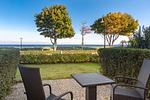 Strandmuschel Haffkrug: Terrasse mit direktem Blick auf die Ostsee und Garten. - Strandmuschel - Top-Hundeurlaub