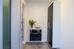 Eingangsbereich der Nautic Lounge – Beach House 2 mit modernem Garderobenschrank und stilvoller Dekoration. - Nautic Lounge - Beach House 2 - Top-Hundeurlaub
