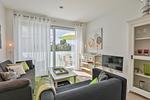 Heller Wohnbereich mit Balkon in der Ocean Breeze No 6, Niendorf am Timmendorfer Strand – modern, gemütlich & strandnah - Ocean Breeze No 6 - Top-Hundeurlaub