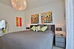 Schlafzimmer mit Boxspringbett in der Ocean Breeze No 6, Niendorf am Timmendorfer Strand – modern, hell und einladend. - Ocean Breeze No 6 - Top-Hundeurlaub