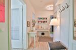 Heller Flur mit Garderobe in der Ocean Breeze No 6, Niendorf am Timmendorfer Strand – modern und einladend. - Ocean Breeze No 6 - Top-Hundeurlaub