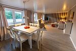 Wohnzimmer - Ferienhaus Captains Lodge Steinbergkirche - Top-Hundeurlaub