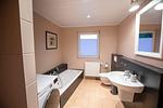 Badezimmer - Ferienhaus Captains Lodge Steinbergkirche - Top-Hundeurlaub