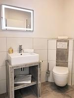 Badezimmer - Haus Poststraße 1a Fewo 18 - KLEINE SCHWALBE - Top-Hundeurlaub