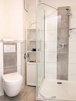 Badezimmer - Haus Poststraße 1a Fewo 18 - KLEINE SCHWALBE - Top-Hundeurlaub