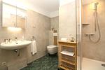 Badezimmer - Haus Wenden Fewo 1 - Top-Hundeurlaub