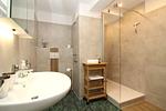 Badezimmer - Haus Wenden Fewo 1 - Top-Hundeurlaub