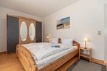 Schlafzimmer - Haus Wenden Fewo 2 - Top-Hundeurlaub