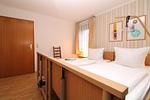 Schlafzimmer - Ferienanlage Dröse, Haus 8a - Fewo 8 (rolli-gerecht) - Top-Hundeurlaub