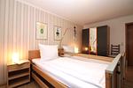 Schlafzimmer - Ferienanlage Dröse, Haus 8a - Fewo 7 (rolli-gerecht) - Top-Hundeurlaub