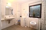 Badezimmer - Ferienanlage Dröse, Haus 8a - Fewo 7 (rolli-gerecht) - Top-Hundeurlaub
