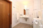 Badezimmer - Ferienanlage Dröse, Haus 8a - Fewo 7 (rolli-gerecht) - Top-Hundeurlaub