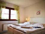 Schlafzimmer - Appartementhaus Kirchweg 19 Fewo 11 - SEESCHWALBE - Top-Hundeurlaub