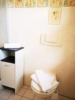 Badezimmer - Appartementhaus Kirchweg 19 Fewo 11 - SEESCHWALBE - Top-Hundeurlaub