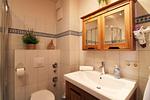 Badezimmer - Villa Rosita Fewo 5 - SANDKÖRNCHEN - Top-Hundeurlaub
