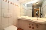 Badezimmer - Residenz Störtebeker Fewo 4 - Top-Hundeurlaub