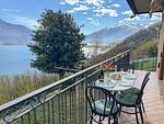 Balkon mit Esstisch ideal für Frühstück und Kaffeetrinken - Maranina - Top-Hundeurlaub