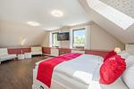 Schlafzimmer - Ferienhaus Sonnendeck mit Sauna, Kamin & Terrasse für 12 Personen - Top-Hundeurlaub