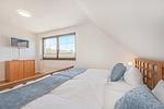 Schlafzimmer - Ferienhaus Sonnendeck mit Sauna, Kamin & Terrasse für 12 Personen - Top-Hundeurlaub