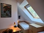 Schlafzimmer mit Einzelbetten - Am Deich Haus 26 - Top-Hundeurlaub