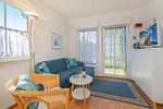 Wohnzimmer - Ferienwohnung Inselnest mit Terrasse & Strandkorb - nur 500 Meter bis zum Strand - Top-Hundeurlaub