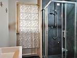 luxuriöses Badezimmer mit Dusche - Sunrise Lodge - Top-Hundeurlaub