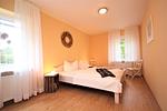 Schlafzimmer - Haus Strandgut Wohnung 2 - Top-Hundeurlaub