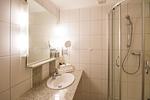 Badezimmer in der Ferienwohnung Jungnamen Sand 8 in Wittdün auf Amrum - Haus Jungnamen Sand Whg. 8 - Top-Hundeurlaub