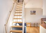 Treppe mit maritimen Detail in der Ferienwohnung Wiese & Watt - Wiese & Watt - Top-Hundeurlaub